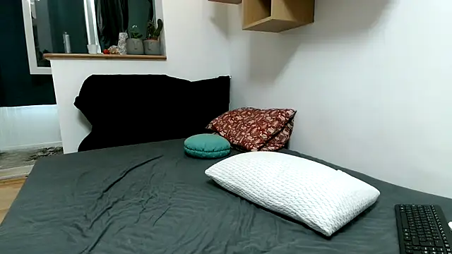 Snapshot of Crista-Elio chatting on 19, 4, 2026 Crista-Elio online show from 19, 4, 2026