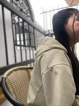 AuroraJohns Pink online show from 1, 2, 2026