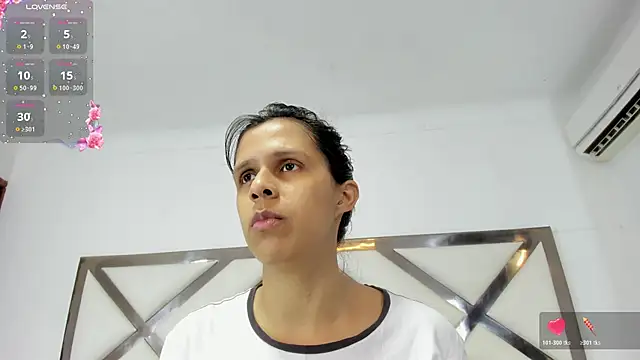 Snapshot of mitzukywinteer chatting on 5, 5, 2026 mitzukywinteer online show from 5, 5, 2026