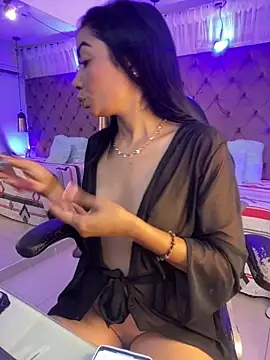 Snapshot of Auri__ chatting on 30, 4, 2026 Auri online show from 30, 4, 2026