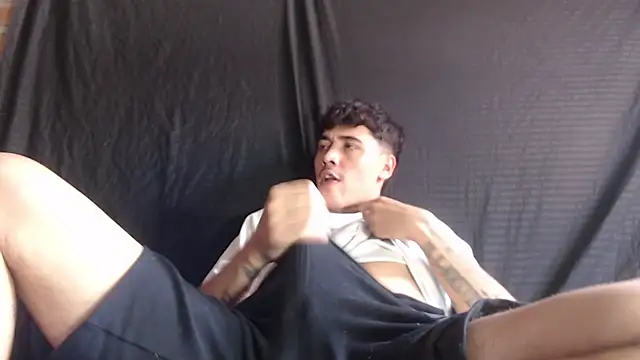 Snapshot of Andres1037 chatting on 9, 2, 2026 Andres1037 online show from 9, 2, 2026