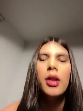 Snapshot of Lily_WellGifted chatting on 17, 4, 2026 Lily WellGifted online show from 17, 4, 2026