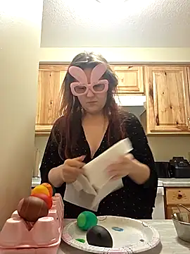 Ashlovescannabis online show from 5, 4, 2026