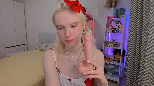 Mia WaterFall online show from 3, 2, 2026