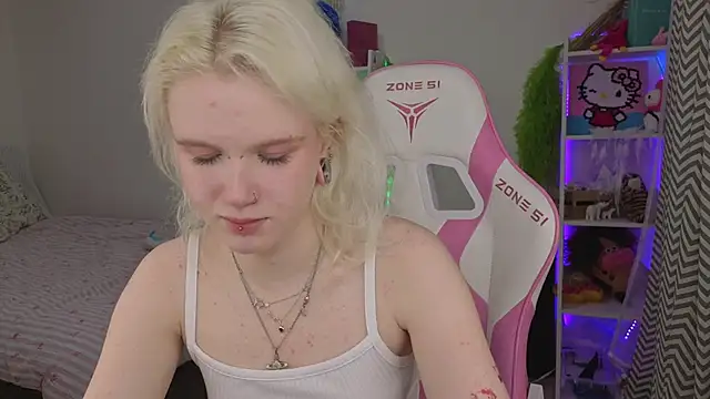 Snapshot of Mia_WaterFall chatting on 27, 4, 2026 Mia WaterFall online show from 27, 4, 2026