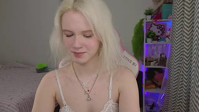 Snapshot of Mia_WaterFall chatting on 29, 4, 2026 Mia WaterFall online show from 29, 4, 2026