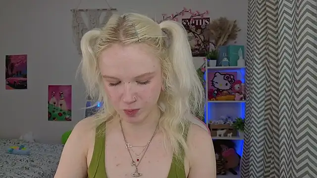 Snapshot of Mia_WaterFall chatting on 9, 5, 2026 Mia WaterFall online show from 9, 5, 2026