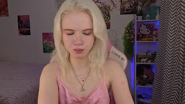 Snapshot of Mia_WaterFall chatting on 17, 5, 2026 Mia WaterFall online show from 17, 5, 2026