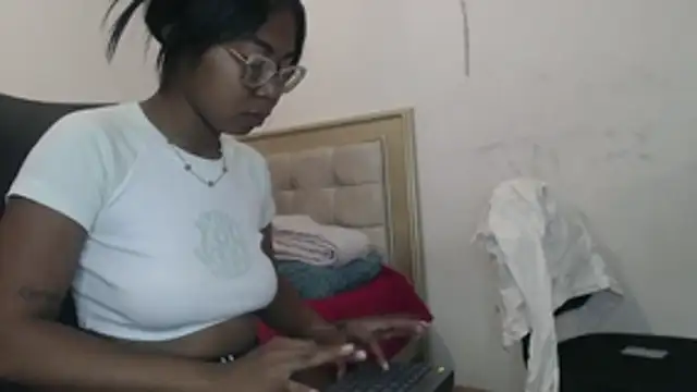 Snapshot of girl_sexy27 chatting on 28, 2, 2026 girl sexy27 online show from 28, 2, 2026