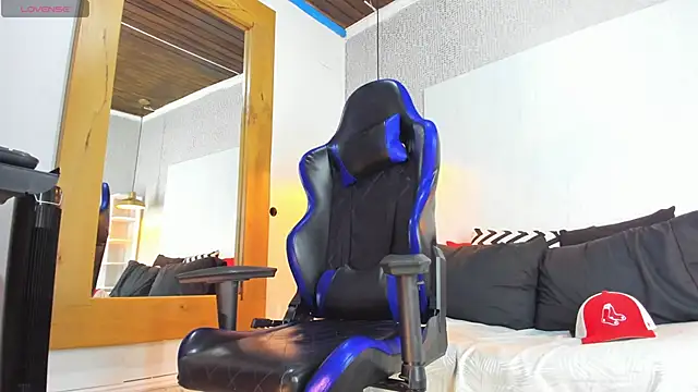 Snapshot of Dusan_Grey77 chatting on 13, 2, 2026 Dusan Grey77 online show from 13, 2, 2026