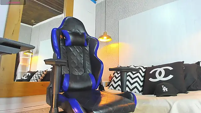 Snapshot of Dusan_Grey77 chatting on 18, 2, 2026 Dusan Grey77 online show from 18, 2, 2026