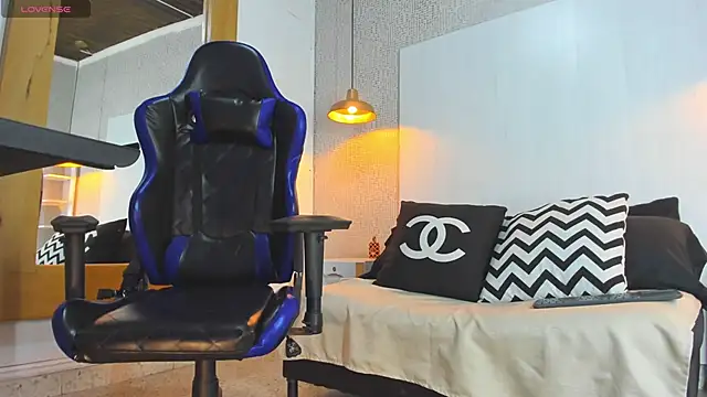 Snapshot of Dusan_Grey77 chatting on 19, 2, 2026 Dusan Grey77 online show from 19, 2, 2026