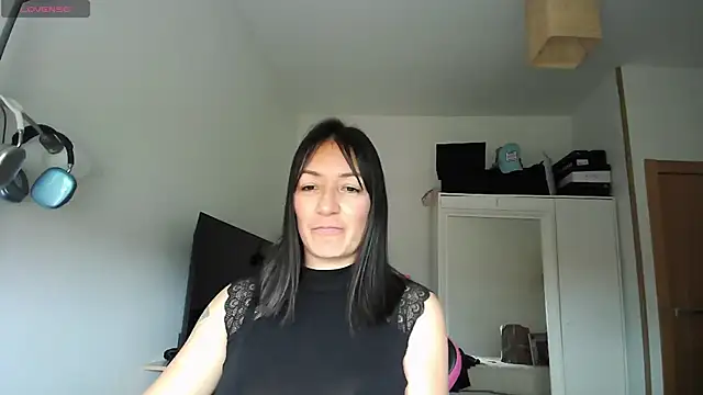 Snapshot of Yulian_Milf chatting on 2, 5, 2026 Yulian Milf online show from 2, 5, 2026