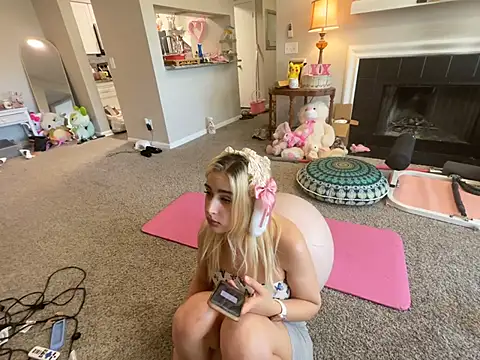 Snapshot of Pink_mink21 chatting on 5, 4, 2026 Pink mink21 online show from 5, 4, 2026