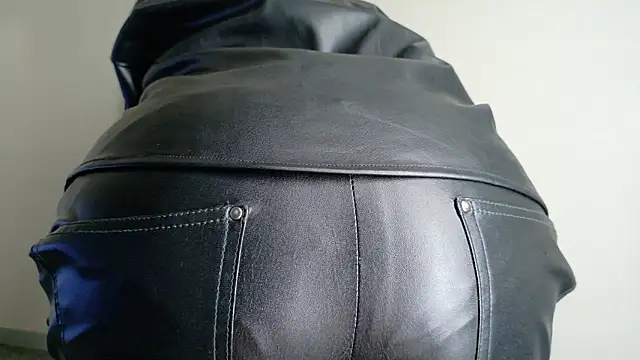 Snapshot of kyuleather chatting on 5, 2, 2026 kyuleather online show from 5, 2, 2026