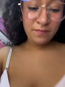 Snapshot of Dany_Moon_ chatting on 3, 2, 2026 Dany Moon online show from 3, 2, 2026