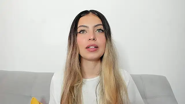 Snapshot of Fernanda_aaaa chatting on 12, 5, 2026 Fernanda aaaa online show from 12, 5, 2026