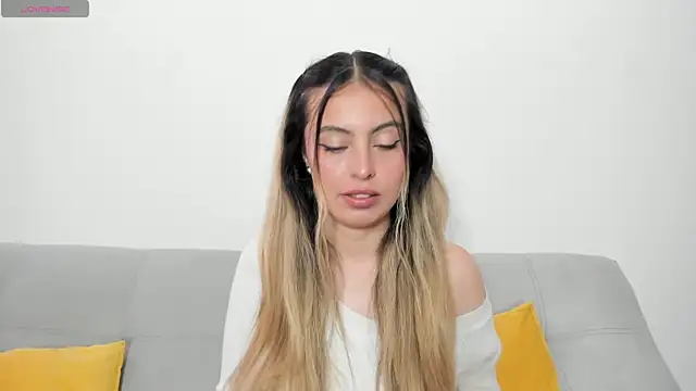 Snapshot of Fernanda_aaaa chatting on 15, 5, 2026 Fernanda aaaa online show from 15, 5, 2026
