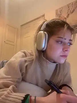 MelliMoon online show from 6, 3, 2026