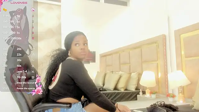 Snapshot of _Shirley_ chatting on 8, 5, 2026 Shirley online show from 8, 5, 2026