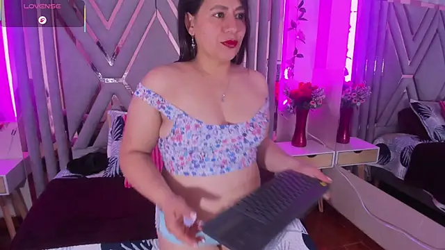 Snapshot of adri_rivera chatting on 28, 5, 2026 adri rivera online show from 28, 5, 2026