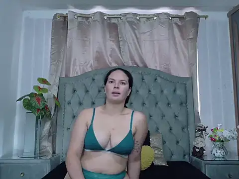 Snapshot of ZamanthaJhones chatting on 1, 3, 2026 ZamanthaJhones online show from 1, 3, 2026