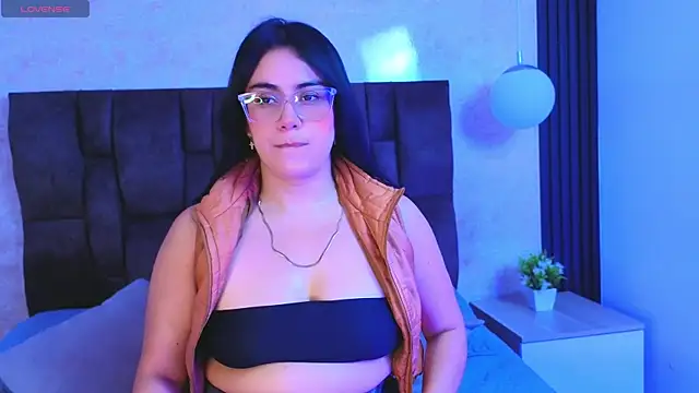 Snapshot of vicky_grey chatting on 6, 7, 2026 vicky grey online show from 6, 7, 2026