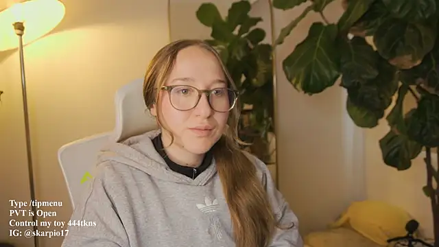 Scarlett NoirMuse online show from 13, 4, 2026