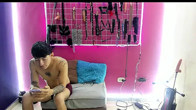 Slave Melany bdsm online show from 15, 4, 2026