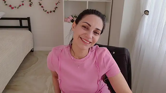 Snapshot of LovelyBeatrice chatting on 12, 5, 2026 LovelyBeatrice online show from 12, 5, 2026
