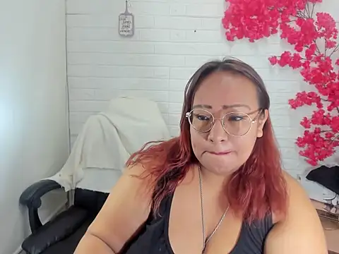 Snapshot of Shara_Oz chatting on 10, 4, 2026 Shara Oz online show from 10, 4, 2026
