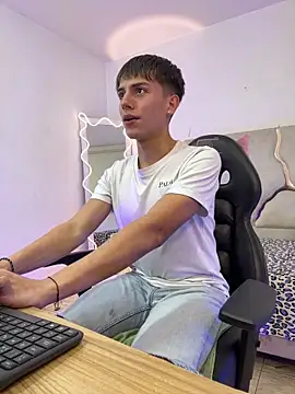 Snapshot of EVAN_TAY chatting on 10, 2, 2026 EVAN TAY online show from 10, 2, 2026