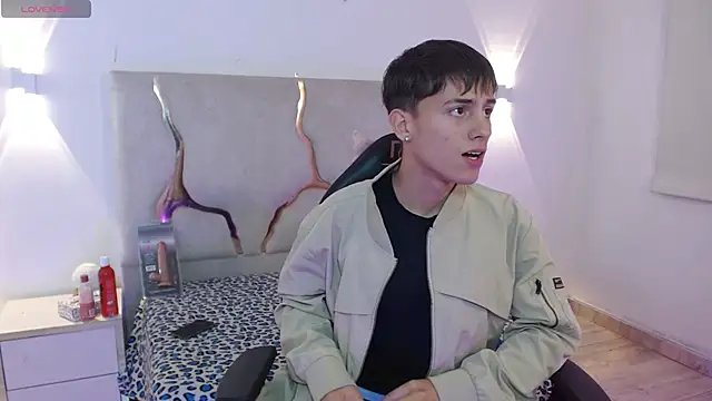 Snapshot of EVAN_TAY chatting on 17, 2, 2026 EVAN TAY online show from 17, 2, 2026