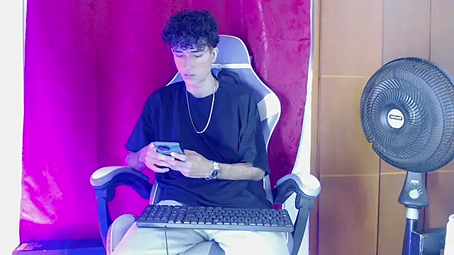 Snapshot of Johnny_cagee_ chatting on 7, 2, 2026 Johnny cagee online show from 7, 2, 2026