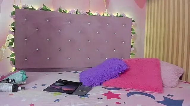 Snapshot of Melanie__Evans chatting on 21, 4, 2026 Melanie Evans online show from 21, 4, 2026