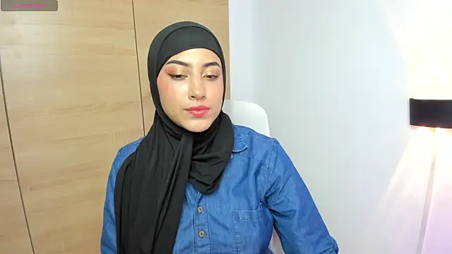 Snapshot of LAY_LA_ chatting on 13, 2, 2026 LAY LA online show from 13, 2, 2026