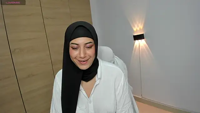 Snapshot of LAY_LA_ chatting on 11, 6, 2026 LAY LA online show from 11, 6, 2026