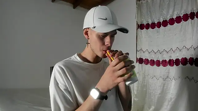 Snapshot of Vlad__night chatting on 27, 4, 2026 Vlad night online show from 27, 4, 2026