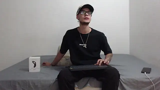 Snapshot of Vlad__night chatting on 23, 5, 2026 Vlad night online show from 23, 5, 2026