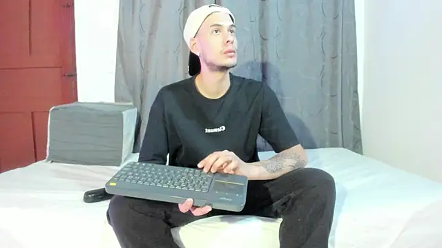 Snapshot of Vlad__night chatting on 28, 5, 2026 Vlad night online show from 28, 5, 2026