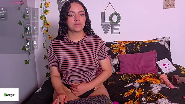 Snapshot of emiily_curly chatting on 19, 6, 2026 emiily curly online show from 19, 6, 2026