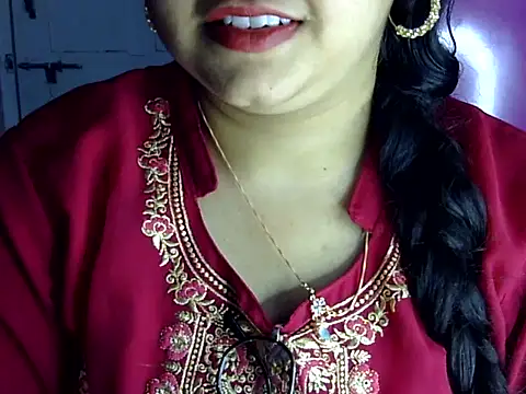 Cute Aliyaa online show from 3, 7, 2026
