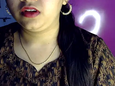 Cute Aliyaa online show from 17, 7, 2026