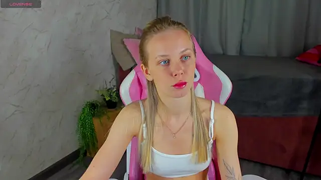 Tesssa Young online show from 16, 4, 2026