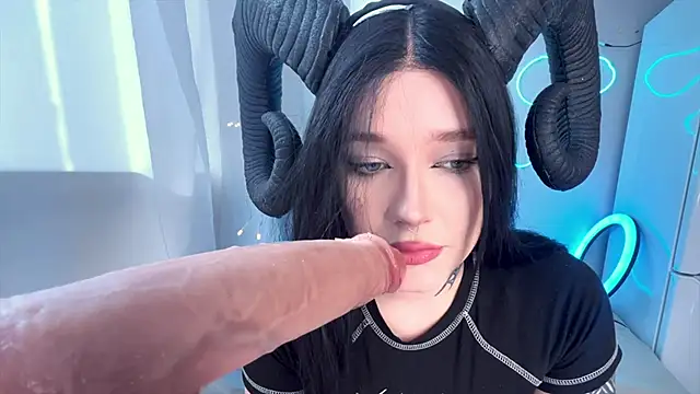 Morrigan Palmerr online show from 24, 3, 2026