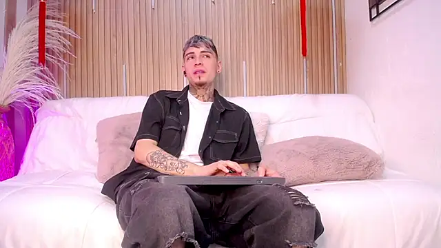 Snapshot of Max_Hader chatting on 2, 3, 2026 Max Hader online show from 2, 3, 2026