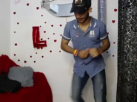 Snapshot of Caius_fox chatting on 13, 3, 2026 Caius fox online show from 13, 3, 2026