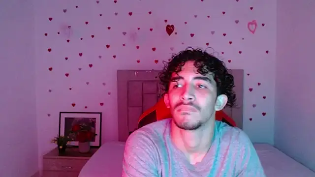 Snapshot of Caius_fox chatting on 19, 3, 2026 Caius fox online show from 19, 3, 2026