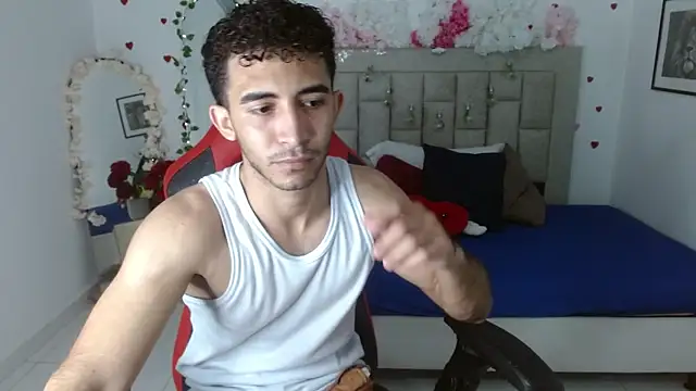 Snapshot of Caius_fox chatting on 4, 4, 2026 Caius fox online show from 4, 4, 2026