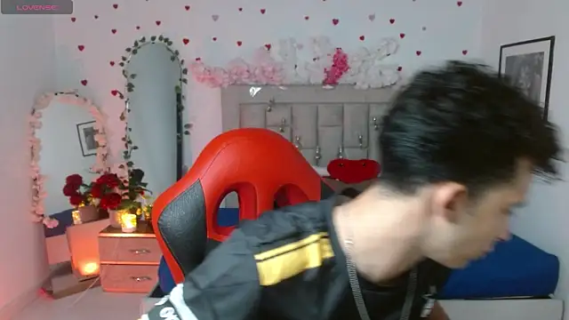 Snapshot of Caius_fox chatting on 5, 4, 2026 Caius fox online show from 5, 4, 2026